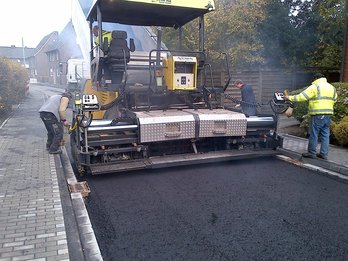 Asphaltarbeiten_Dechaneistraße